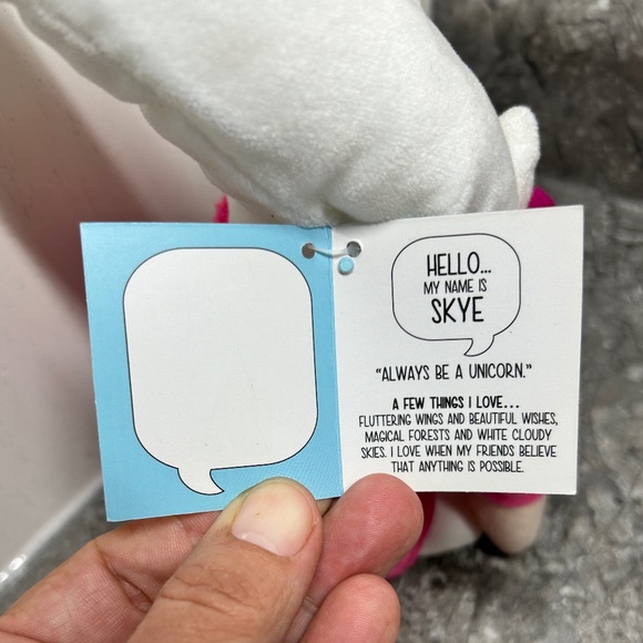 Hug Feel the Love - Skye the Knome - Picture 3 of 5